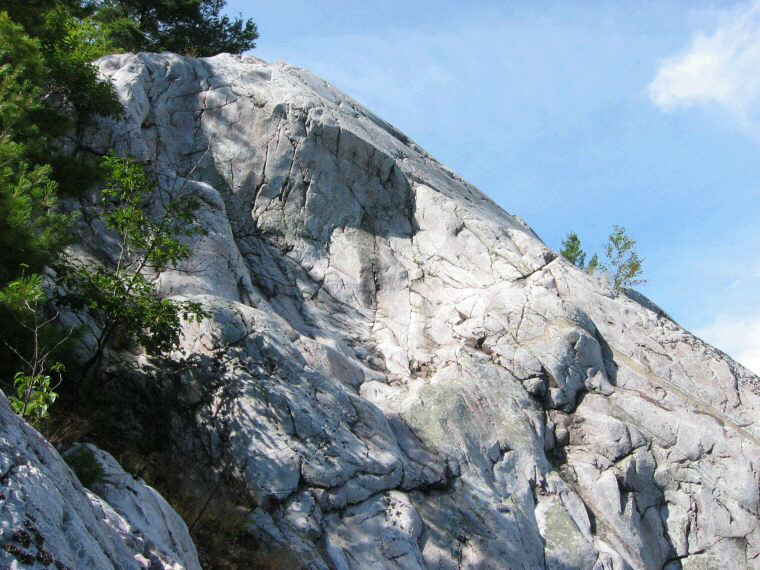 Partial pothole in the upper section of the cliff