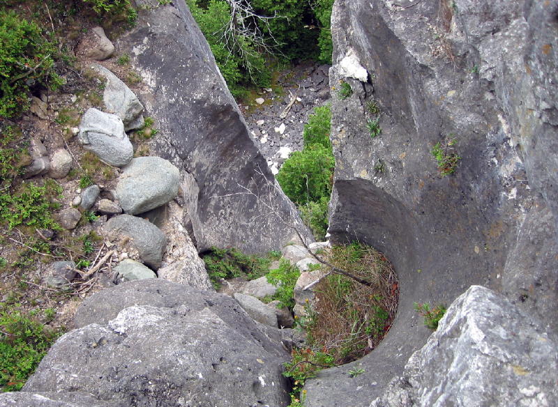 Partial potholes and rock bridge